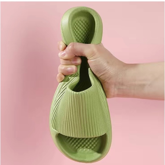 Women’s Soft Sole Indoor Slippers - Picture 3 of 4